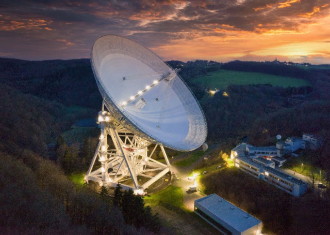 A photo of the Effelsberg radio telescope in Germany.